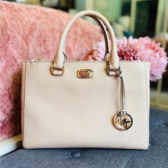 Michael Kors Kellen Medium Satchel - Picture 2 of 12